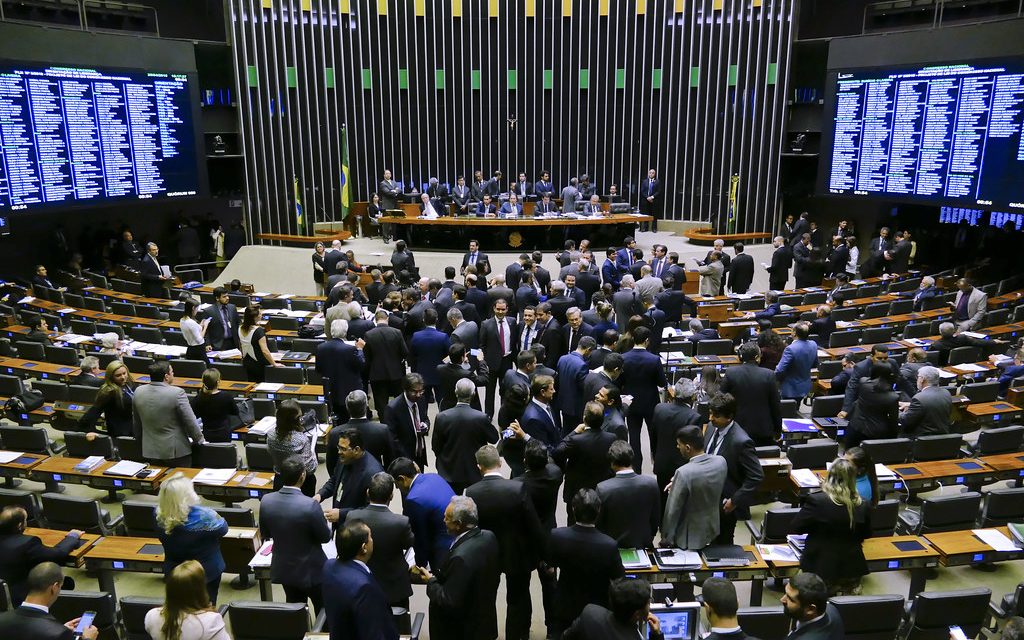 Votação sobre regularização de terras é adiada