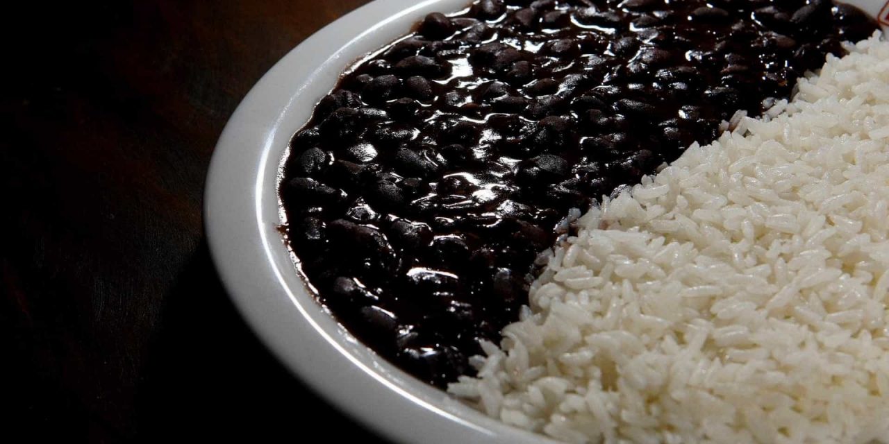 Arroz e feijão é obrigatório na merenda escolar em SP